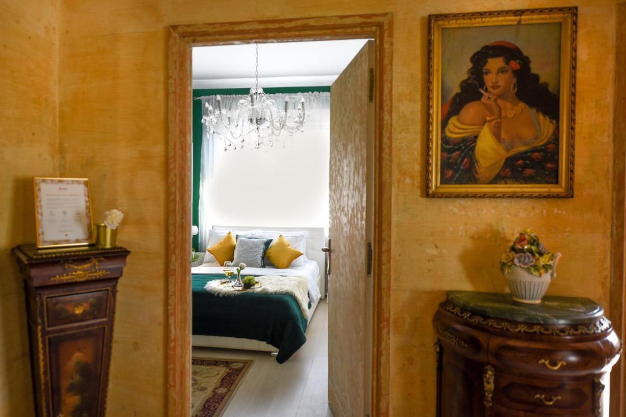 Baroque Splendor: Breathtaking Views & Design Apartamento Bucarest Exterior foto