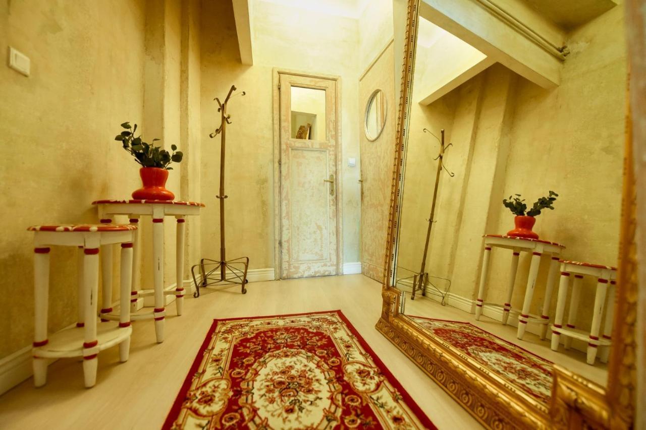Baroque Splendor: Breathtaking Views & Design Apartamento Bucarest Exterior foto