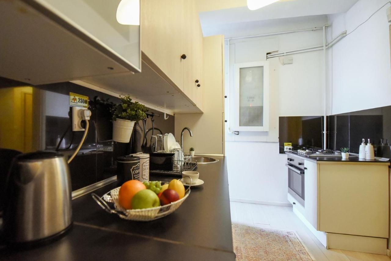 Baroque Splendor: Breathtaking Views & Design Apartamento Bucarest Exterior foto